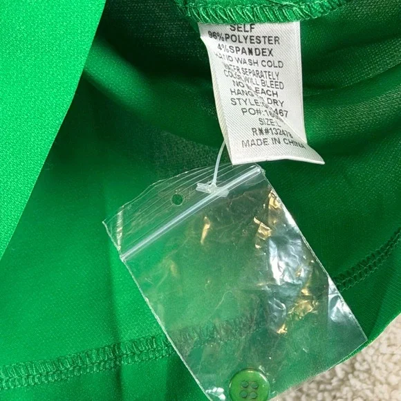 GLAM Ruffled Crew Neck Blouse Flutter Sleeve Chic Emerald Green Boutique NWT - Picture 4 of 7